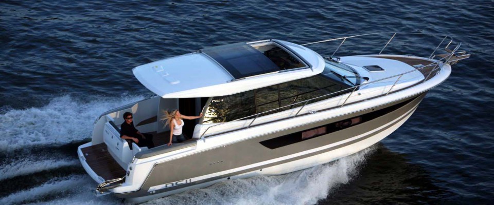 Jeanneau NC 9 - NC11 - Powerboat of the Year 2011